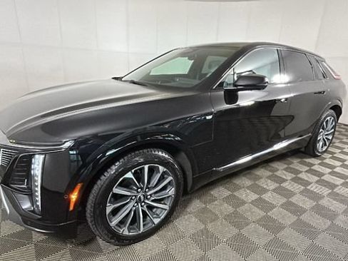 Used 2024 Cadillac Lyriq Sport RWD image 6