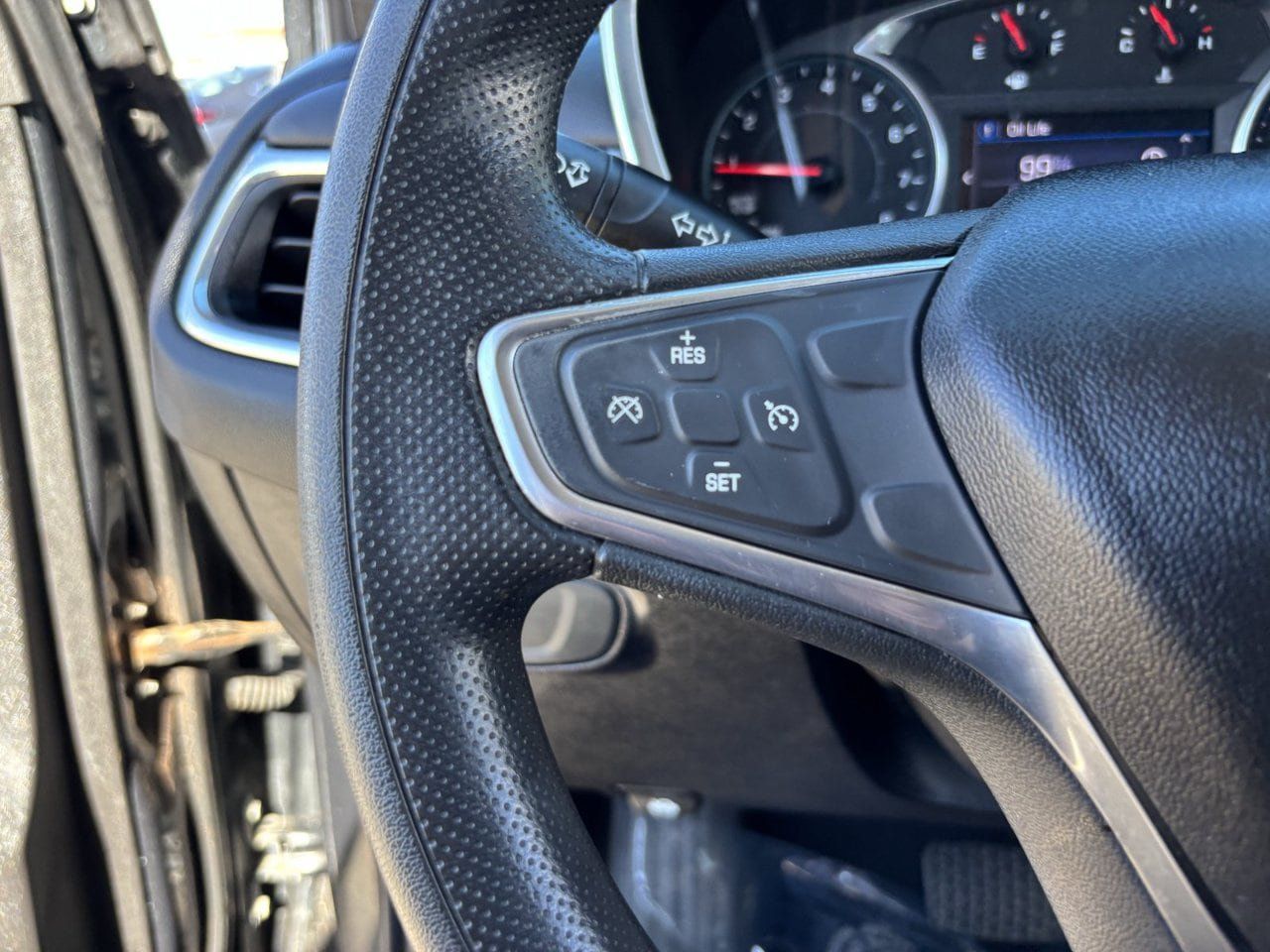 Used 2019 Chevrolet Equinox LT FWD image 25