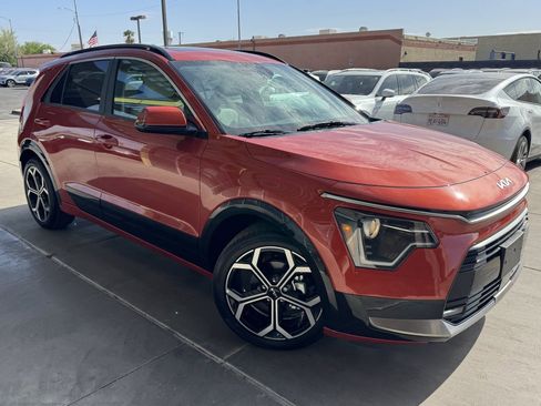 Used 2023 Kia Niro EX Touring image 6