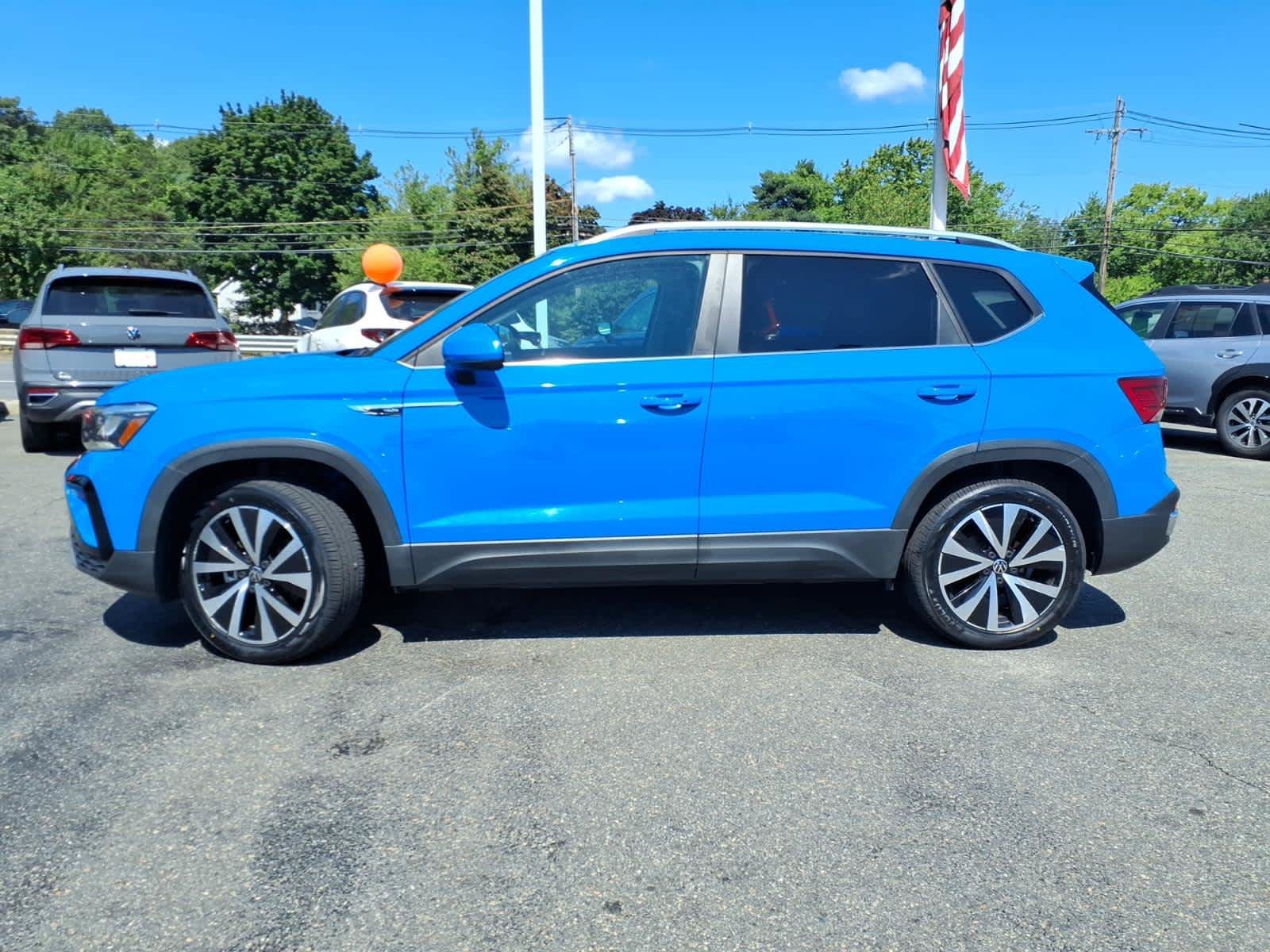 Used 2022 Volkswagen Taos SE w/ Panoramic Sunroof Package AWD/4WD image 8