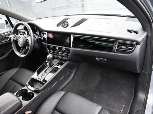 Certified 2026 Porsche Macan AWD/4WD image 30