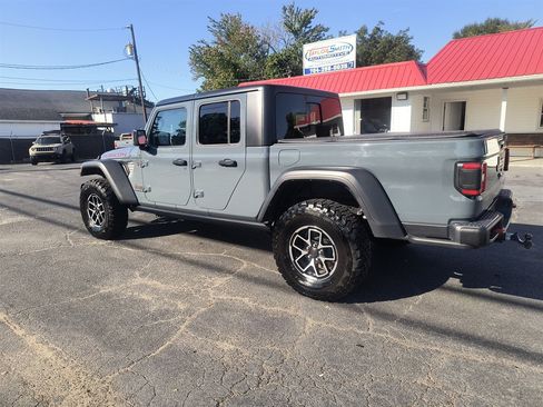 Used 2025 Jeep Gladiator Rubicon w/ Convenience Group AWD/4WD image 3