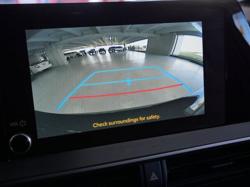 Certified 2025 Toyota Prius LE image 31