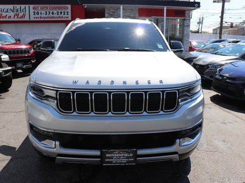 Used 2025 Jeep Wagoneer Series II w/ 8-Passenger Seating Package AWD/4WD image 8