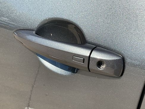 Used 2023 Nissan Rogue SV image 9