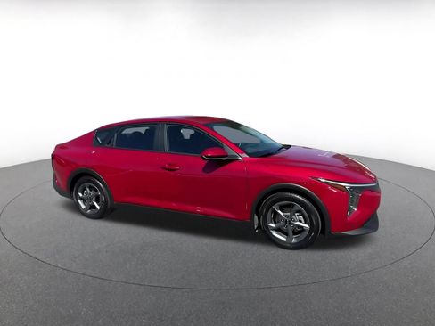 Used 2025 Kia K4 FWD image 2