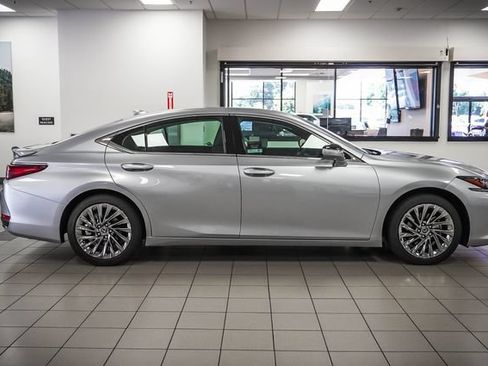 Certified 2025 Lexus ES 300h w/ Luxury Package FWD image 5