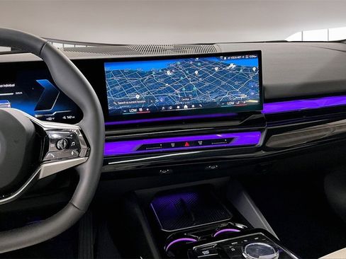 Used 2025 BMW i5 xDrive40 w/ Premium Package image 9