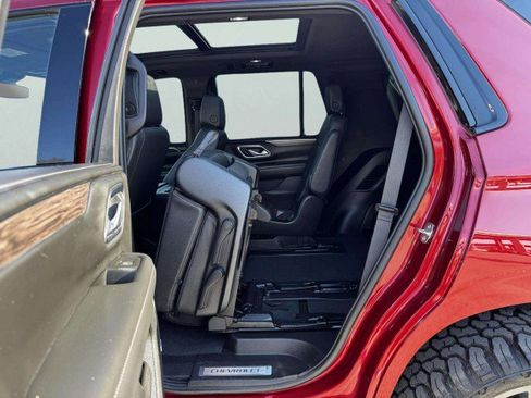 Used 2023 Chevrolet Tahoe Z71 w/ Luxury Package image 38