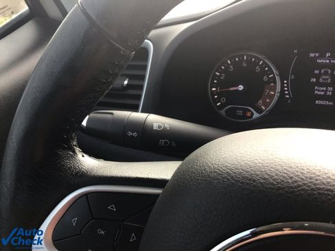 Used 2020 Jeep Renegade Latitude w/ Cold Weather Group image 34