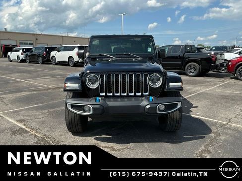 Used 2023 Jeep Wrangler Unlimited Sahara w/ Cold Weather Group AWD/4WD image 11