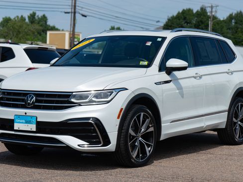 Certified 2024 Volkswagen Tiguan SEL R-Line AWD/4WD image 2