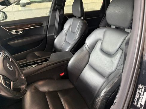 Used 2018 Volvo S90 T5 Momentum w/ Convenience Package FWD image 3