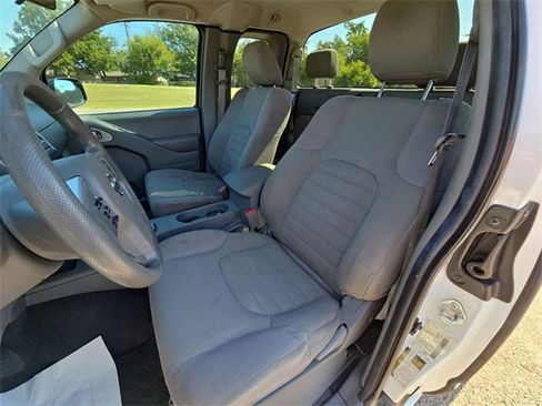 Used 2022 Nissan Frontier SV image 11