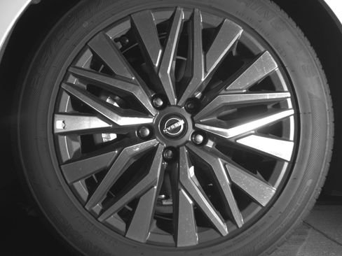 Used 2025 Nissan Altima 2.5 SV FWD image 12