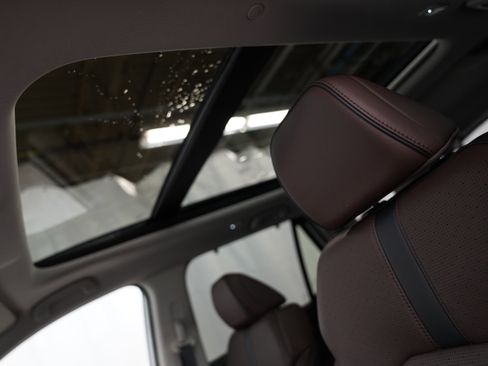 Used 2025 Honda Pilot Elite image 34