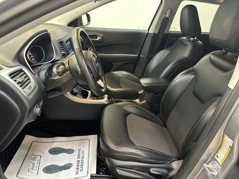 Used 2019 Jeep Compass Latitude w/ Cold Weather Group image 4