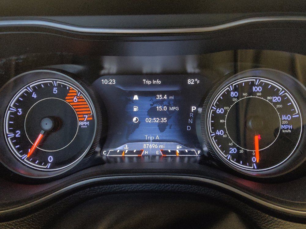 Used 2019 Jeep Cherokee Trailhawk AWD/4WD image 23