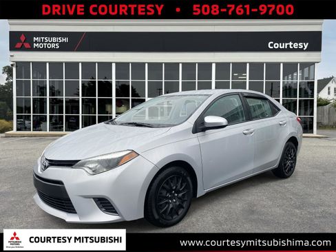 Used 2015 Toyota Corolla LE image 1