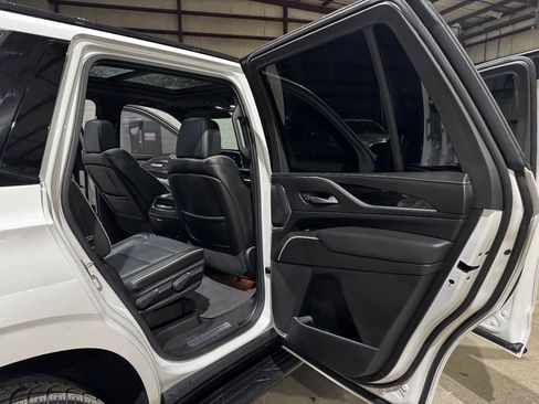 Used 2021 Cadillac Escalade Sport w/ LPO, ONYX Package image 21