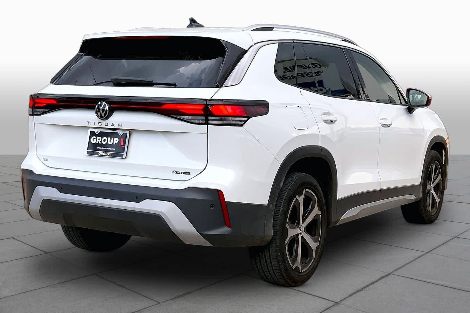 Used 2026 Volkswagen Tiguan SE AWD/4WD image 13
