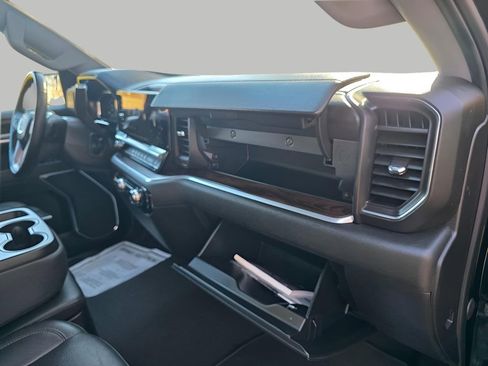 Used 2024 GMC Sierra 1500 SLT image 16