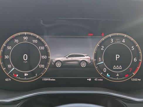 Used 2024 Jaguar F-PACE R-Dynamic S image 9