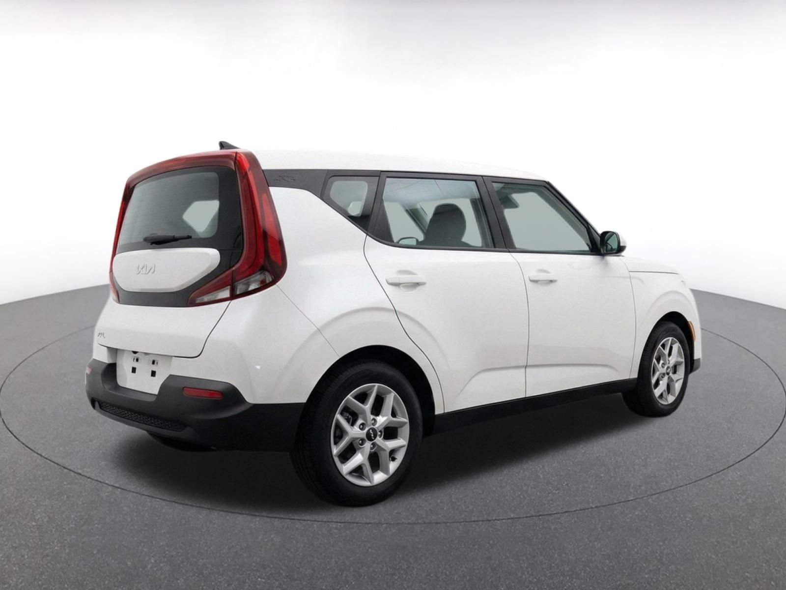 Used 2025 Kia Soul LX w/ LX Technology Package FWD image 10