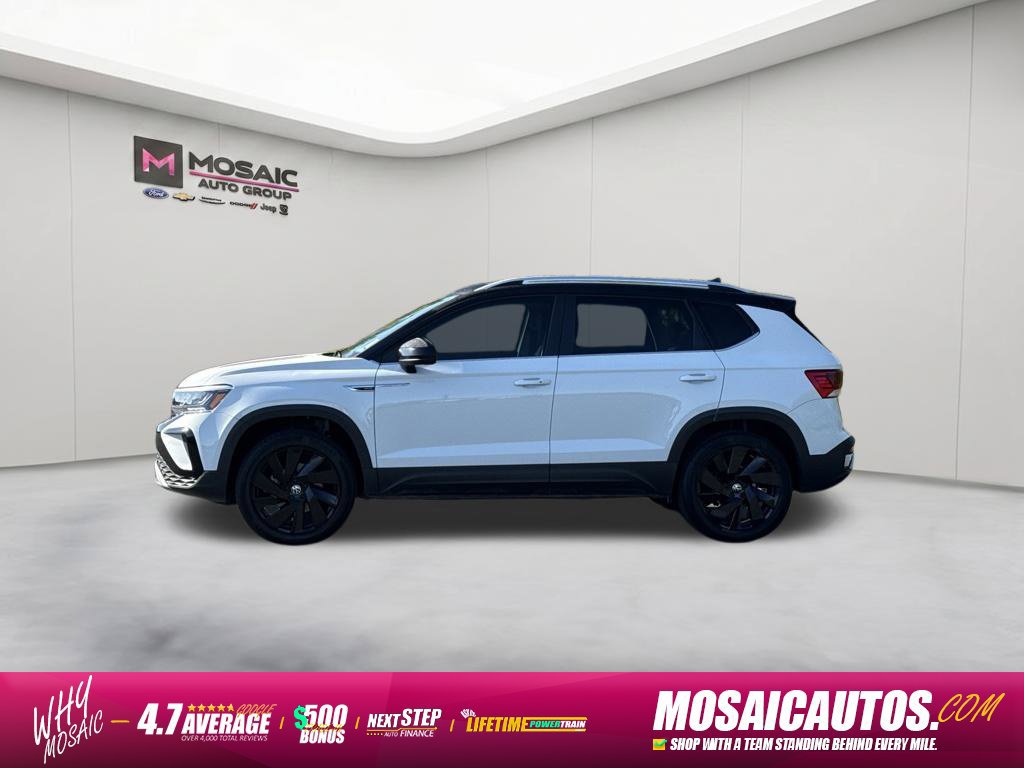 Used 2024 Volkswagen Taos SE w/ Panoramic Sunroof Package AWD/4WD image 4