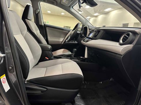 Used 2018 Toyota RAV4 LE image 25