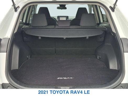 Used 2021 Toyota RAV4 LE w/ Carpet Mat Package (TMS) AWD/4WD image 7