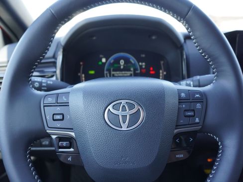 Used 2025 Toyota Camry SE w/ Convenience Package FWD image 21