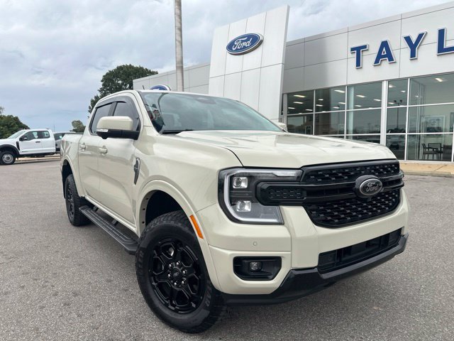 Used 2025 Ford Ranger Lariat w/ Black Appearance Package RWD image 4