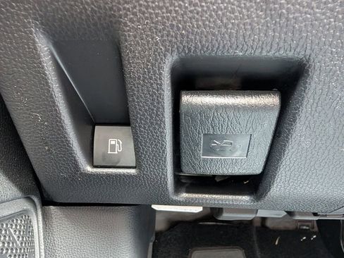 Used 2025 Toyota RAV4 XLE Premium image 22