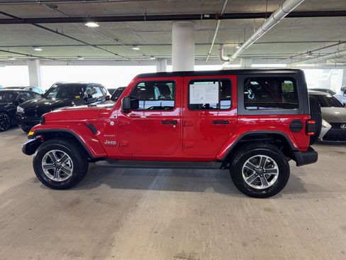 Used 2018 Jeep Wrangler Unlimited Sahara image 5