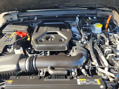 Used 2024 Jeep Wrangler Unlimited image 30