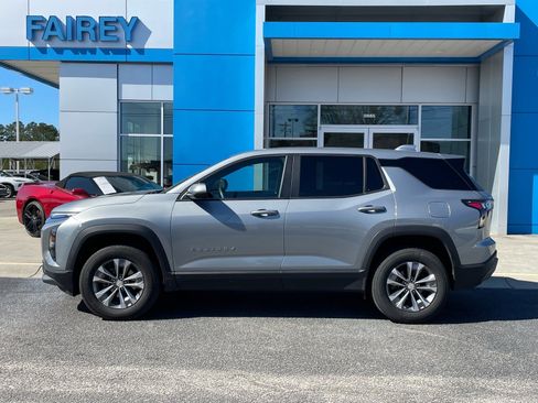 Used 2025 Chevrolet Equinox LT image 3