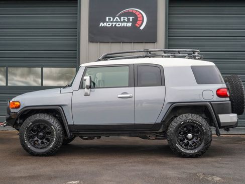 Used 2014 Toyota FJ Cruiser 4WD w/ Convenience Package image 4