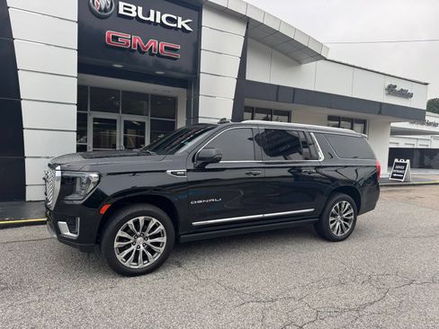 Used 2021 GMC Yukon XL Denali w/ Denali Premium Package AWD/4WD image 2