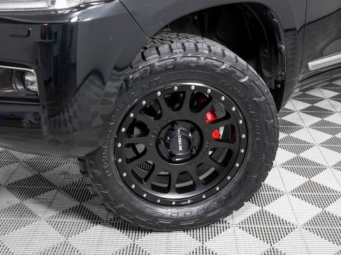 Used 2017 Toyota Land Cruiser image 30