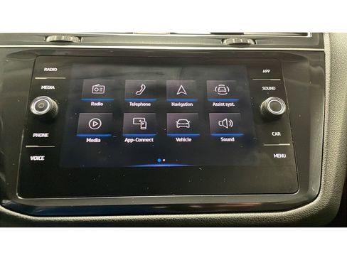 Used 2021 Volkswagen Tiguan SE image 12