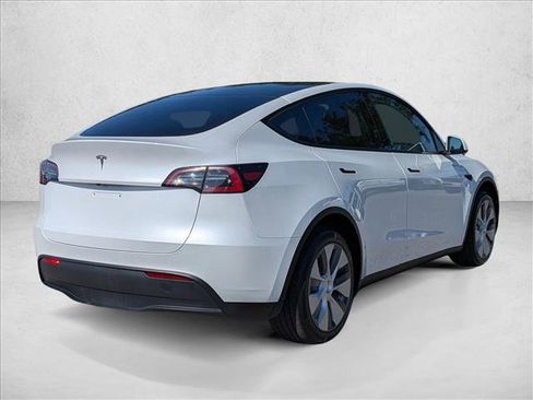 Used 2023 Tesla Model Y Long Range image 5