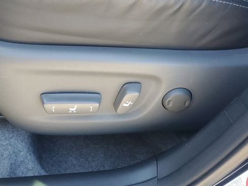 Used 2014 Toyota Prius Four FWD image 18