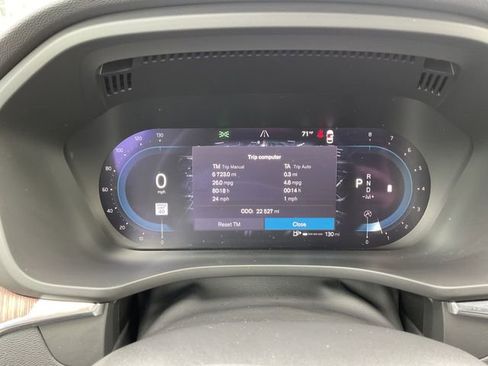 Used 2023 Volvo XC60 B5 Plus image 29