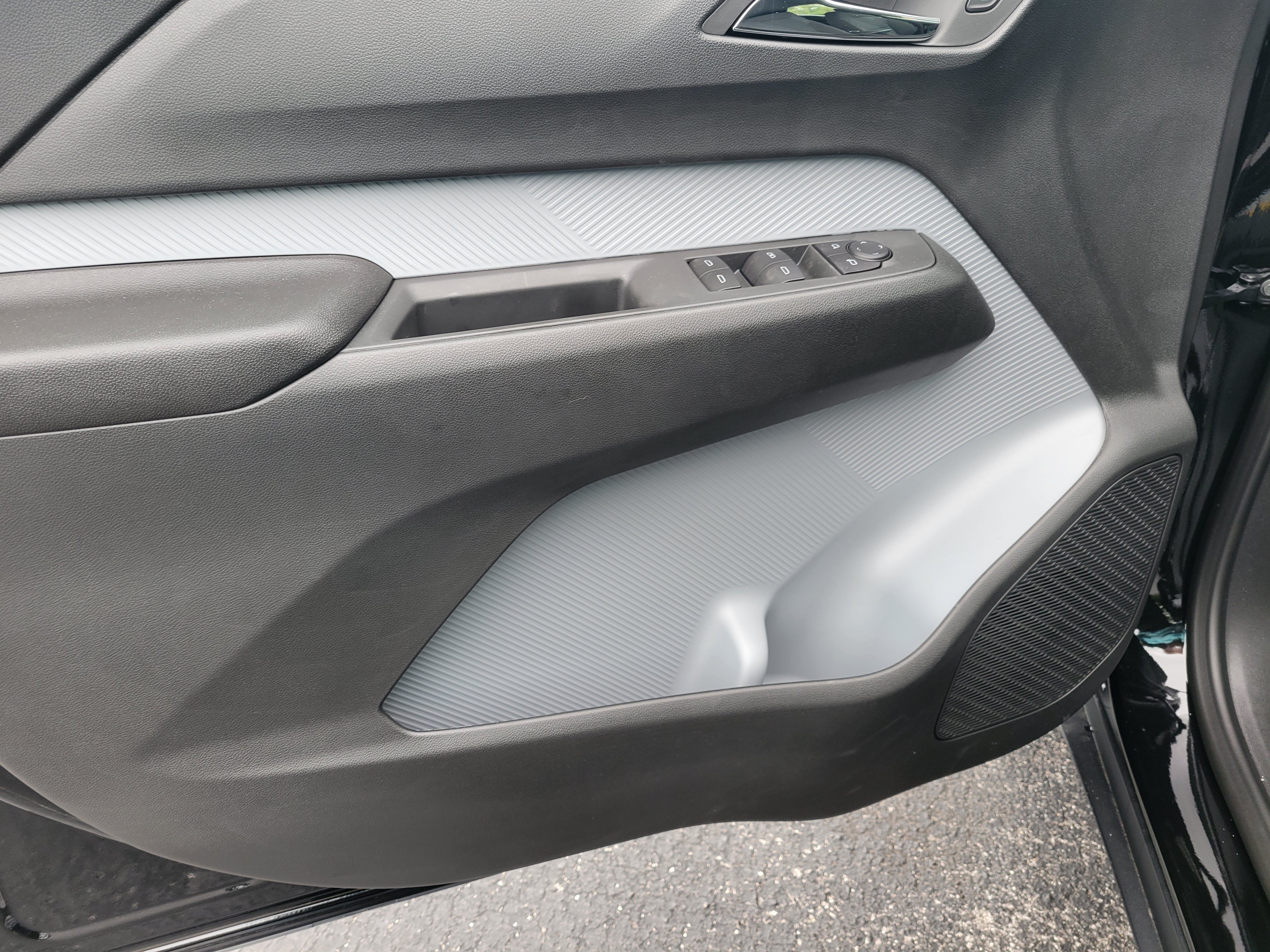 New 2027 Chevrolet Bolt LT w/ Comfort Package FWD image 25