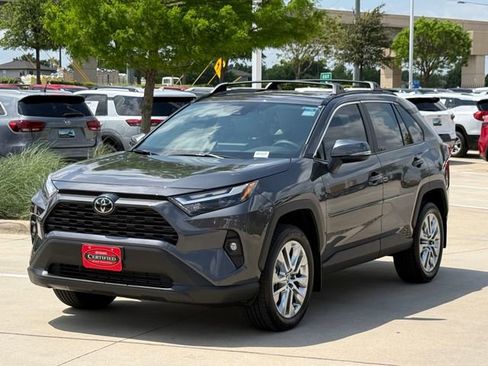 Used 2025 Toyota RAV4 XLE Premium image 8