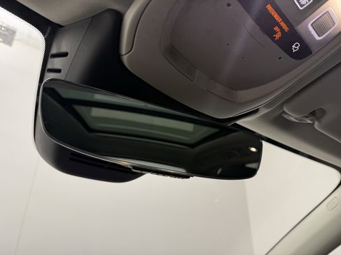Certified 2025 Volvo XC60 B5 Plus AWD/4WD image 22