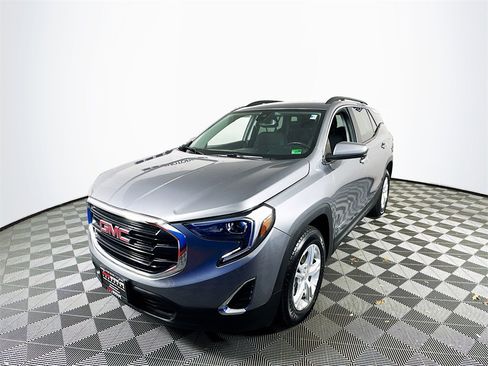 Used 2021 GMC Terrain SLE w/ Driver Convenience Package image 3