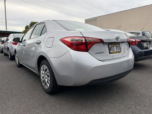 Used 2018 Toyota Corolla LE FWD image 2