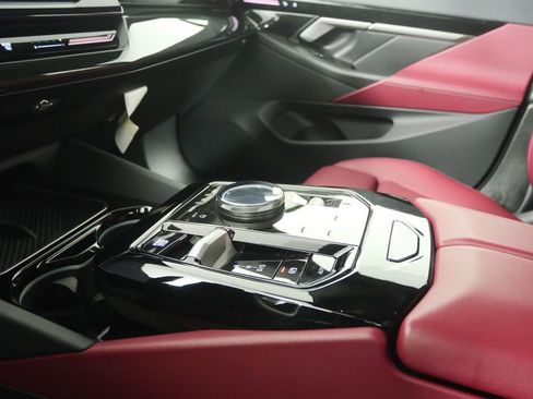 Certified 2025 BMW 530i image 24